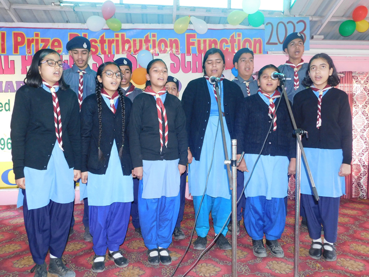 Guides performing group Song